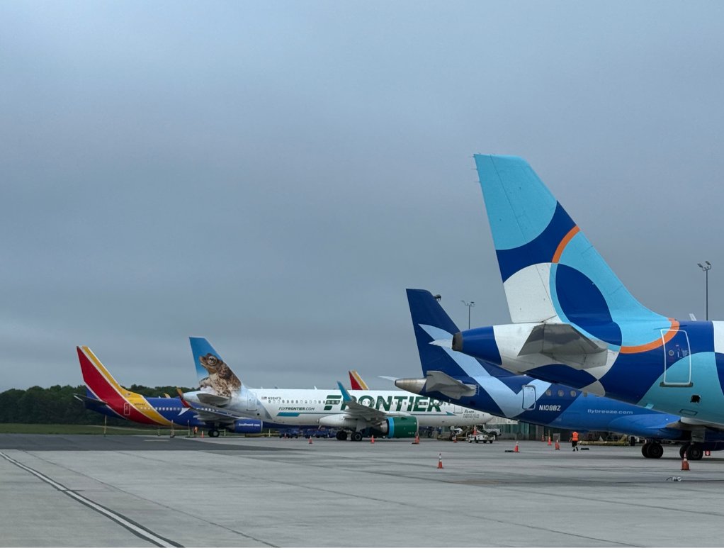 LIMacArthur's tweet photo. "Tails" of summer travel. Did the trip make it out of the chat? @AveloAir @BreezeAirways @CapeAir @FlyFrontier @JetBlue @SouthwestAir ✈️ Send us your summer travel tales! 👇 https://t.co/LbeEzPgD7h
