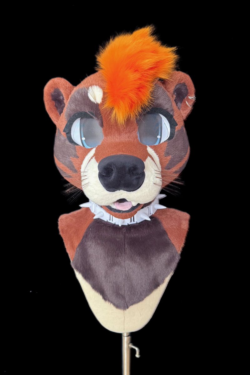 Sanqianer0's tweet photo. This otter fursuit head is available for sale.
Head height: 28cm, fits head circumference around 60cm.
Please send me a DM if you are interested!

#oc #furry #fursuit https://t.co/5zdXBWIrvF
