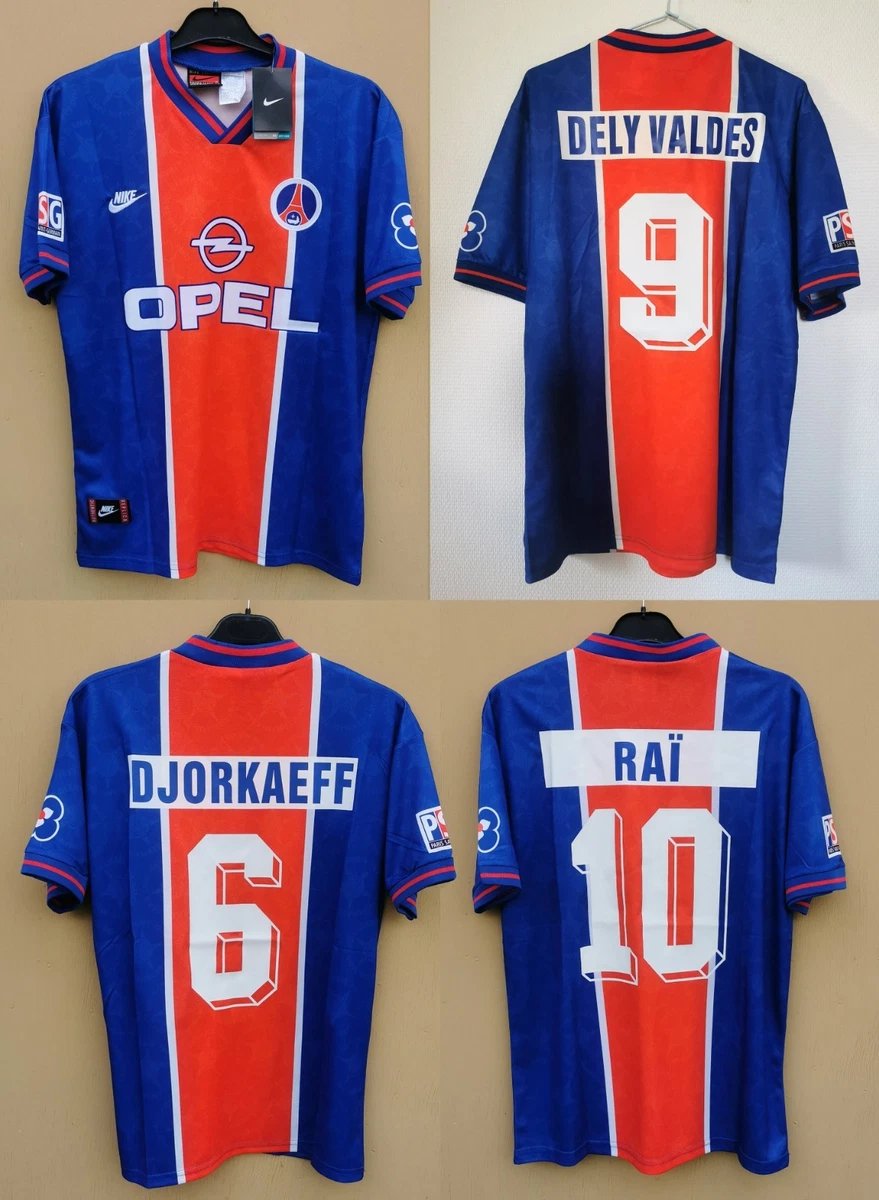 CharlyHDR78's tweet photo. @Tooooooooooone En fait je l'aime beaucoup car c'est un rappel aux années 90, pour célébrer les 30 ans de notre 1ère Coupe d'Europe en 96.

Le souci, ce sont les bandes blanches et le dos du maillot.

Celui des années 90 était injouable ! https://t.co/2GZ6dzqM2i