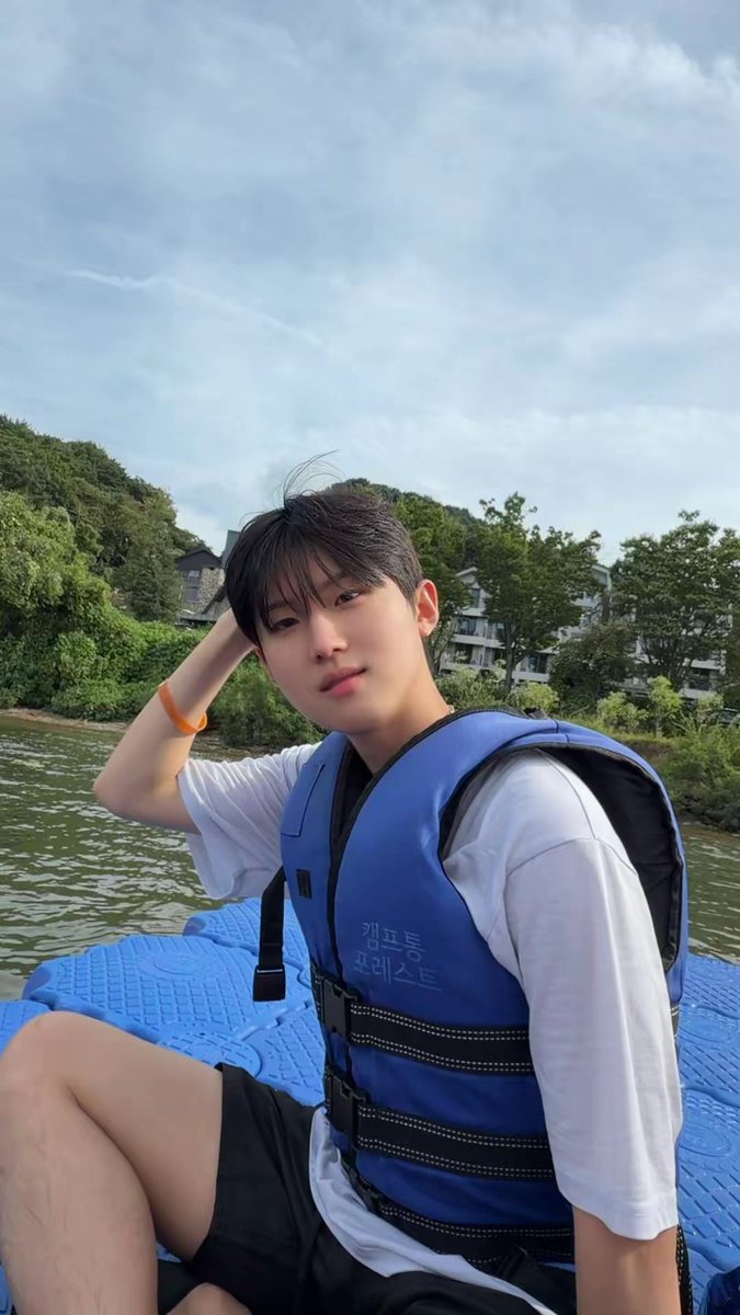 jin_323100's tweet photo. 볼빨간 선욱이 귀여워  ㅋㅋ
겁내 신나게 놀았네 보네 ㅋㅋ https://t.co/3k24kkCGh0