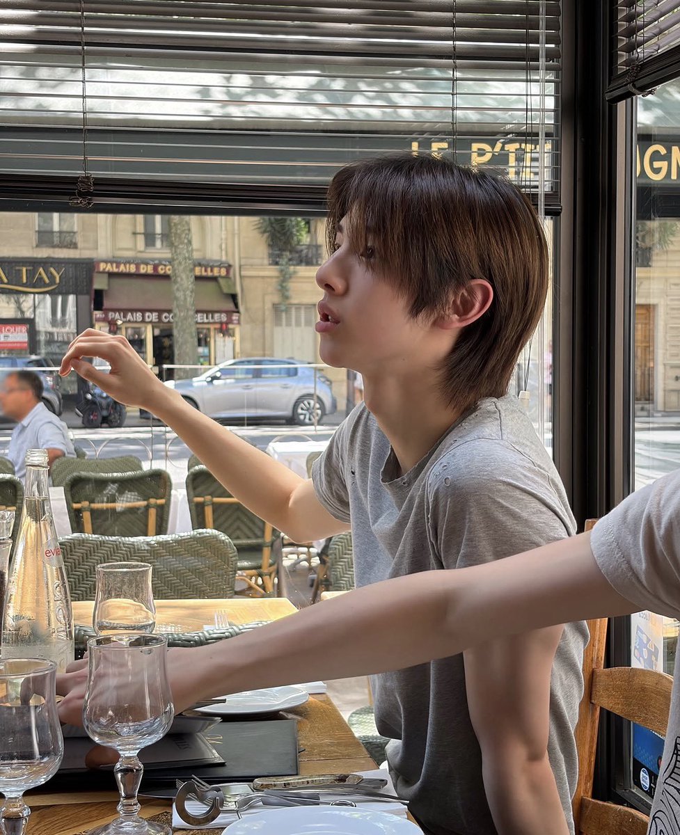 jooyami8's tweet photo. #주훈 #juhoon 회색티 https://t.co/vseoXXsjQn