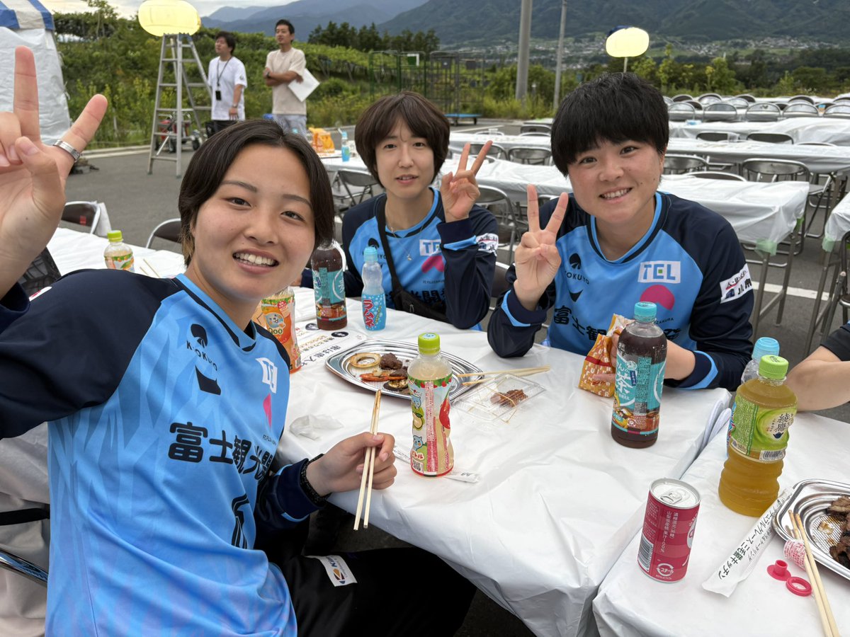 FC_FUJIZAKURA's tweet photo. æšæ¥ãæ¥é ãããæ¯æŽããã ããŠãã #æéœé»æ° æ§ã® #çŽæ¶Œç¥ ã«åå ãããŠããã ããŸããâŒïž
BBQããããã³ã«ãŒãªã©ã®ã°ã«ã¡ã«ãéå€ã¹ããŒãžãŸã§çãã ãããðð€
å€ç¥ãã®é°å²æ°ããã£ã·ã楜ããŸããŠããã ããŸããâºïžð»
ãæåŸ
ããã ããããããšãããããŸããðð»ââïžðž
#FCãµãããã山梚
#GOWITHYOU https://t.co/ROrEV5ESkn