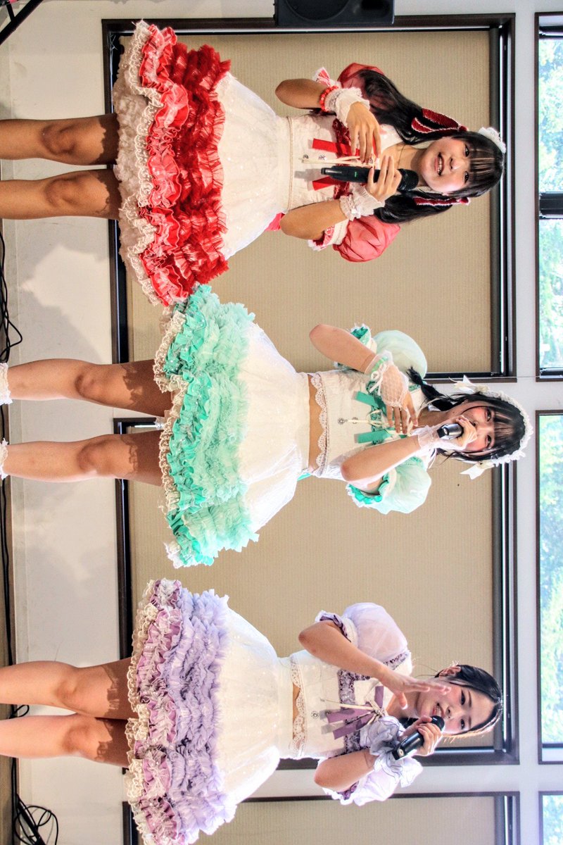 tsts2700's tweet photo. 末廣農場ステージ
アイドルステージ
メランポジューム
めろちゃん
さくらちゃん
もかちゃん
さくらちゃんが加入したメランポジュームのステージ、ようやく見れた！
ありがとう
楽しかった！😃😍
＃メランポジューム
＃末廣農場
@hanagayatsumoka https://t.co/HT5HwsDEqd