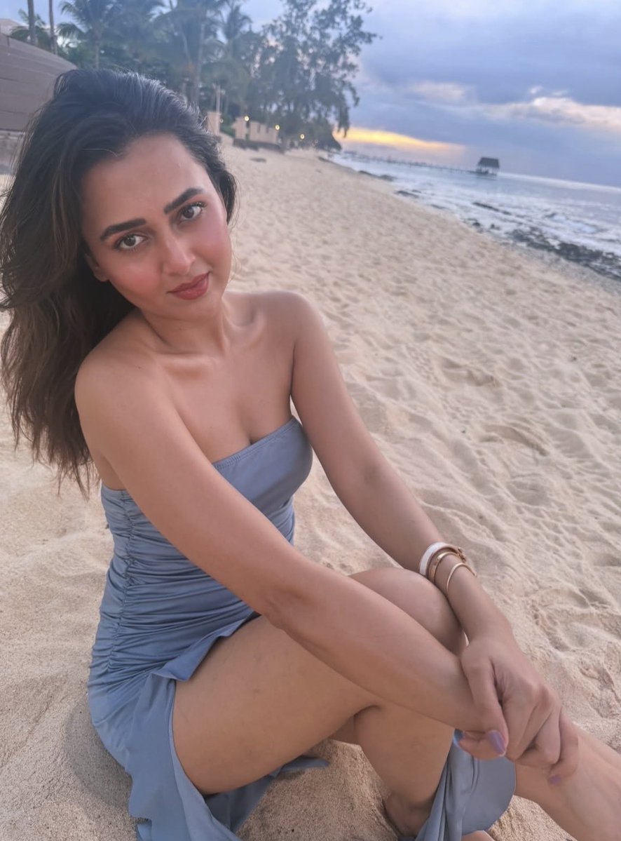baddiesss0's tweet photo. Which one is hotter and sexier? 🥵

#shehnaazgill.             #tejasswiprakash
Retweet.                                  Like https://t.co/SqvLa6DEfp