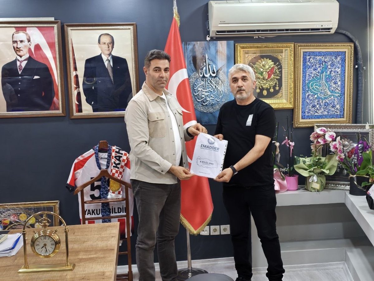 EmadDernegi's tweet photo. 📍 EMADDER’DEN MHP SULTANGAZİ İLÇE BAŞKANLIĞI’NA ZİYARET

@_MHPistanbul_ 
@BBvolkanyilmaz 
@_MHP_sultangazi 
@MHPYakupBildik

Emeklilikte Adalet Derneği Yönetim Kurulumuzdan katılım sağlanarak, MHP Sultangazi İlçe Başkanı Sayın Yakup Bildik makamında ziyaret edildi.

Görüşmede kademeli emeklilik mağduriyeti detaylarıyla aktarıldı, dosyamız takdim edilerek mücadelemize destekleri talep edildi.

Ayrıca 9 Ağustos 2026 Pazar günü gerçekleştirilecek İlçe Başkanlığı Seçim Kongresi için başarı ve hayırlı olsun dileklerimiz iletildi.

Sayın Yakup Bildik’e nazik ev sahipliği ve ilgileri için teşekkür ederiz.

Emeklilikte Adalet Derneği (EMADDER)

@MHP_Bilgi 
@dbdevletbahceli 
@E_SemihYalcin
@PrfDrFilizKilic
@arzuerdemtc
@MKalayci42
@ifarukaksu
@buyukataman
@erkanakcay45
@KarakayaMevlut
@M_Levent_Bulbul

@EmadDernegi
@EMADDER_KADEME
#HükümetKademeyiVer
