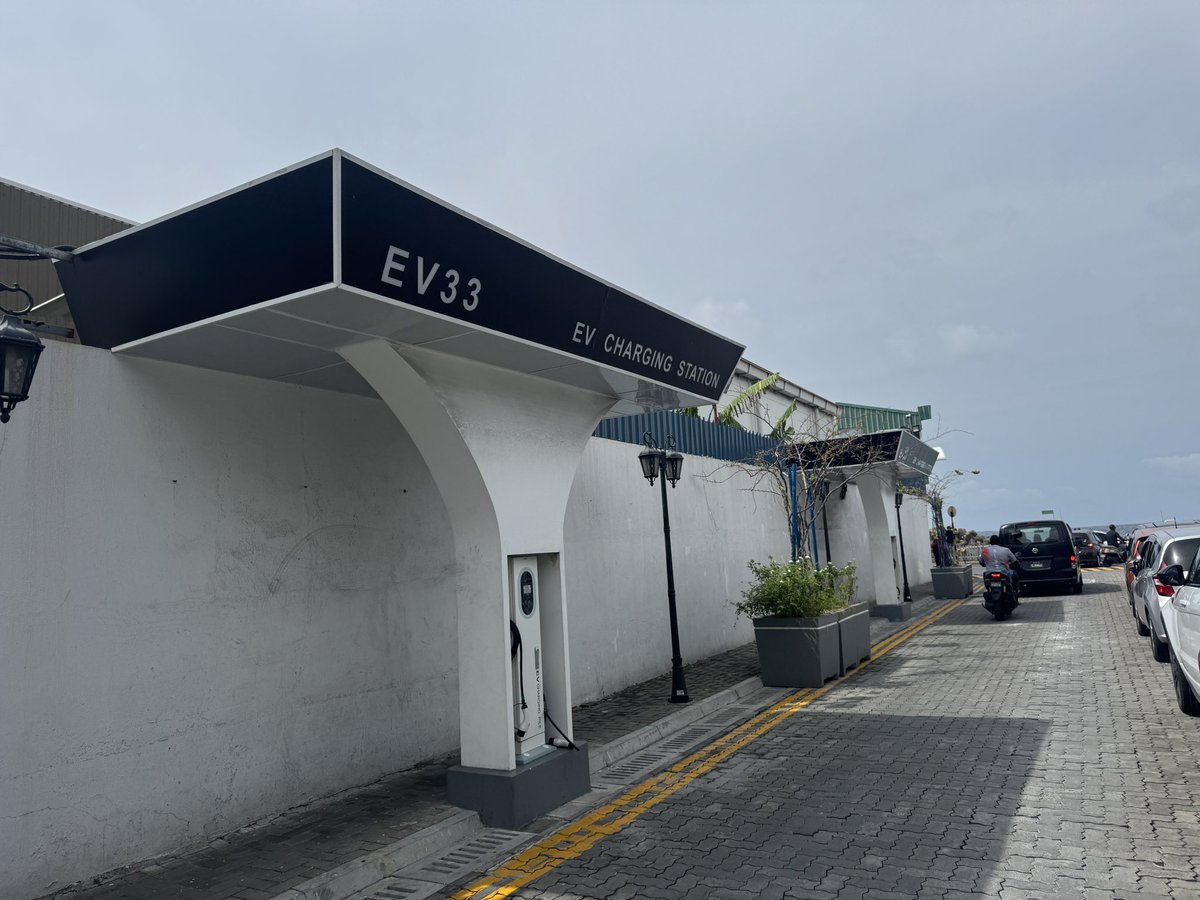 mohamedkudu's tweet photo. ސައްތަ އިން ސައްތަ ސަރުކާރު ހިއްސާވާ ކުންފުނިތަކަކީ 'ރައްޔިތުންގެ ފައިސާ" އިން ޙަރަދު ކުރަމުންދާ ކުންފުނިތަކެކެވެ. އެތަންތަނުގައި ތިއްބަވާ ވެރިން ފައިސާ ޙަރަދުކުރަންވާނީ އެވަރު ވިސްނަވައިގެންނެވެ. 'ޕެޓް ޕްރޮޖެކްޓް' ގޮތުގައި ރައްޔިތުންގެ ފައިސާ ބޭކާރު ގޮތުގައި ޙަރަދުކުރެއްވުމަކީ އެކަމަށް ޖަވާބުދާރީވެވަޑައިގަންނަވަން ޖެހޭނެ ކަންކަމެވެ.@STELCOMALDIVES