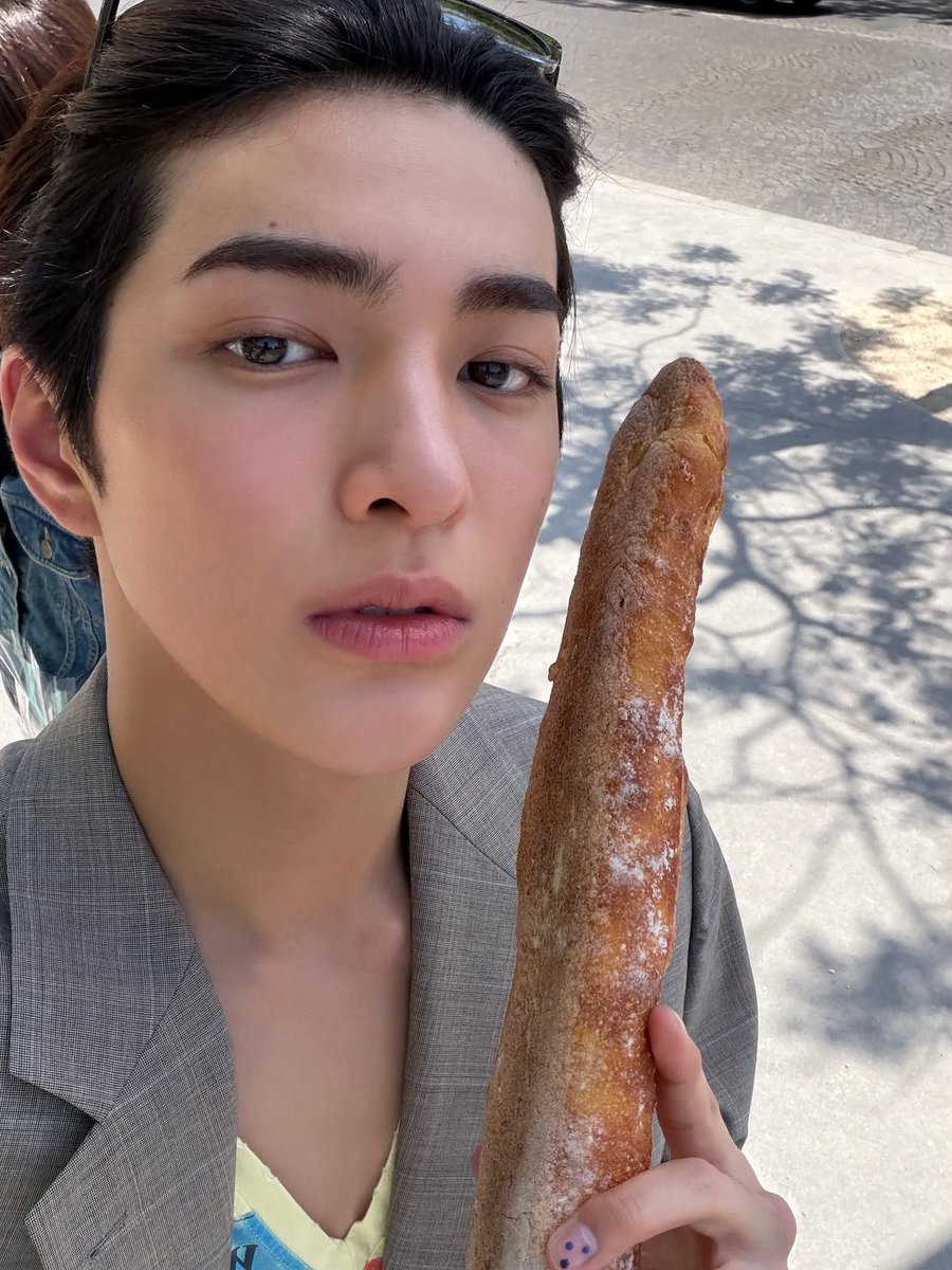 prodbykeon's tweet photo. keonho’s natural pink blush is so pretty https://t.co/2WPcyKNWLj