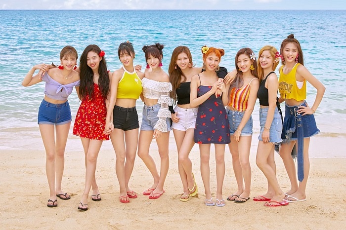 Kickflip_Intl's tweet photo. According to cue sheet, KickFlip will cover TWICE's "Dance The Night Away" for the "Red Summer Night" special stage at 2026 SBS Gayo Daejeon Summer tonight! ☀️🌊

Watch here!
🔗 https://t.co/eEnzEHtbWX

#KickFlip #킥플립 #キックフリップ
@kickflip_jype https://t.co/X52YISbKl0