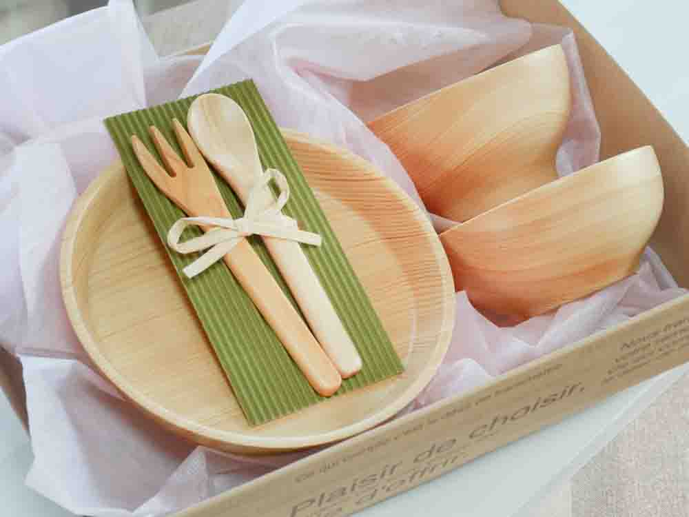 designmolis's tweet photo. 赤ちゃんのための食器ギフト🎁 国産ひのきの5点セット

お椀2つ・平皿・スプーン・フォーク。
離乳食から幼児食まで長く使えます。

お盆期間もご注文は通常どおり承ります（発送は平日対応）。
帰省の手土産や出産祝いにも。

https://t.co/LlTty2X7Lf

#出産祝い #デザインモリス https://t.co/VBtSENxufe