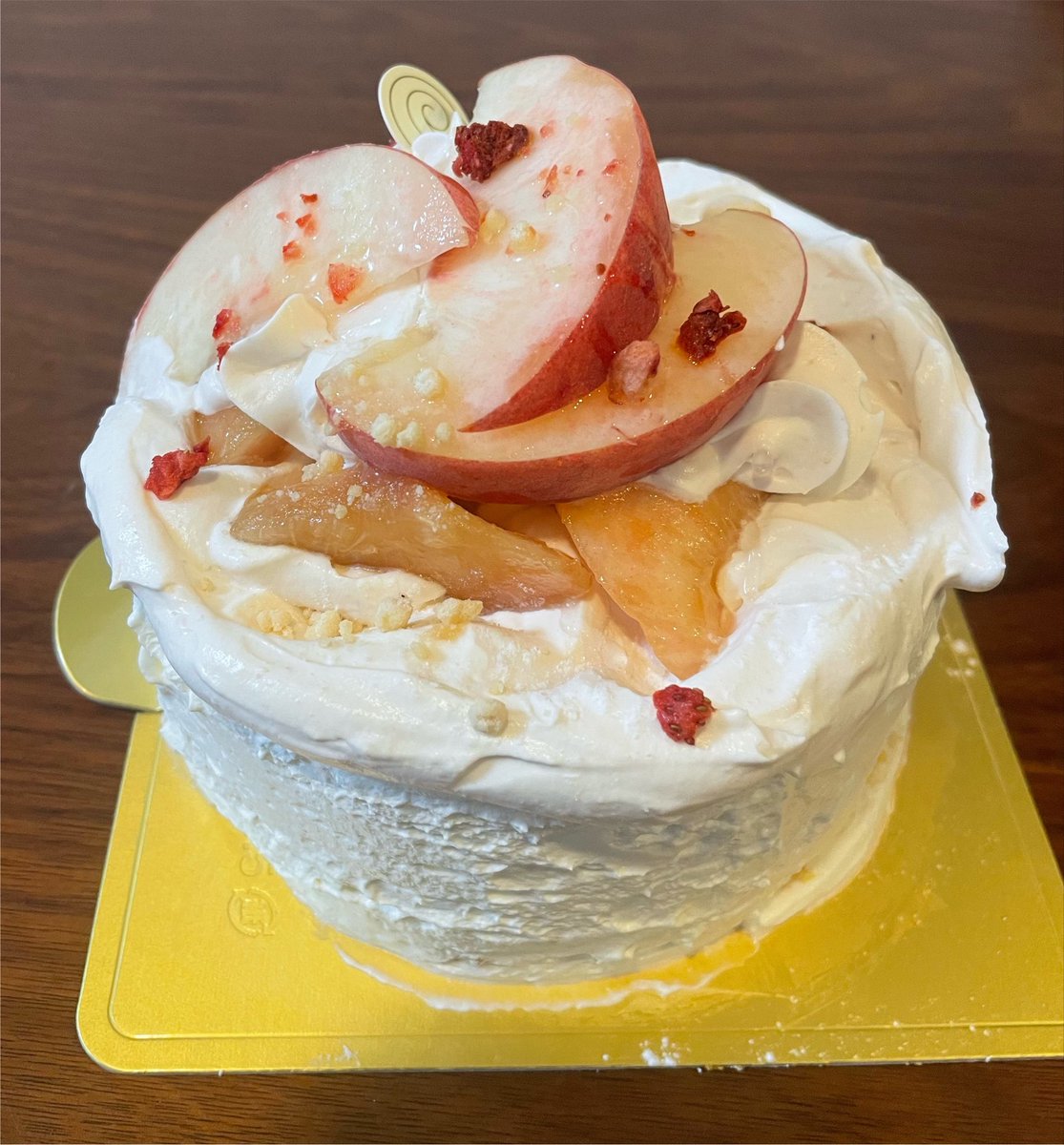 tabetamonoki's tweet photo. 食べ納めのつもりの桃ジャポネ
急いでいたから、ちょっとずれちゃった
けど美味しさは変わらない
相変わらずとろとろ〜 https://t.co/YfgyX5gmf3
