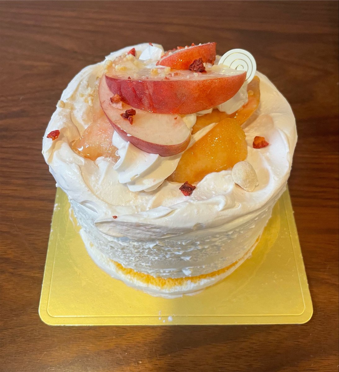 tabetamonoki's tweet photo. 食べ納めのつもりの桃ジャポネ
急いでいたから、ちょっとずれちゃった
けど美味しさは変わらない
相変わらずとろとろ〜 https://t.co/YfgyX5gmf3