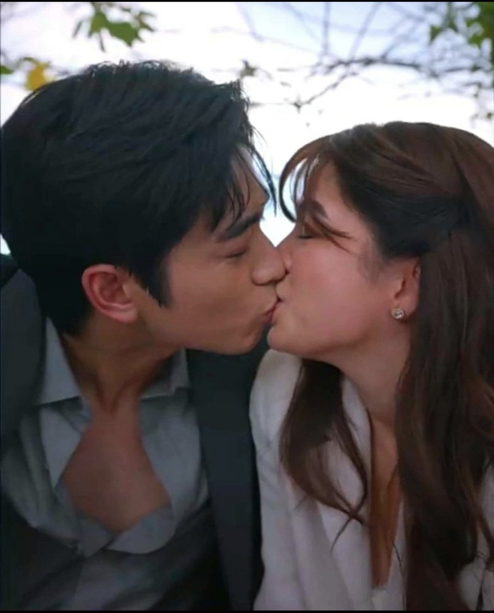 auntiejing_12's tweet photo. Lambingang natural at halik na tumatagos sa puso ang natatanging marka nina @BGYO_Gelo at @alexailacad este Kpaps at Baboo.

GELEX FIRST KISS
GELEX FIRST KISS

#GeLex #BGYO_Gelo #AlexaIlacad
#TheChambermaidsDaughterSeason2 https://t.co/6Vz9WT5BnI