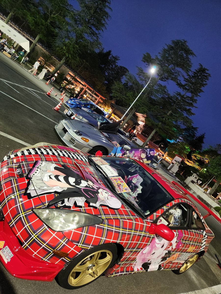 abe61611's tweet photo. 竹駒神社の盆踊りでまさかの痛車展示 https://t.co/YNDr0DByWw