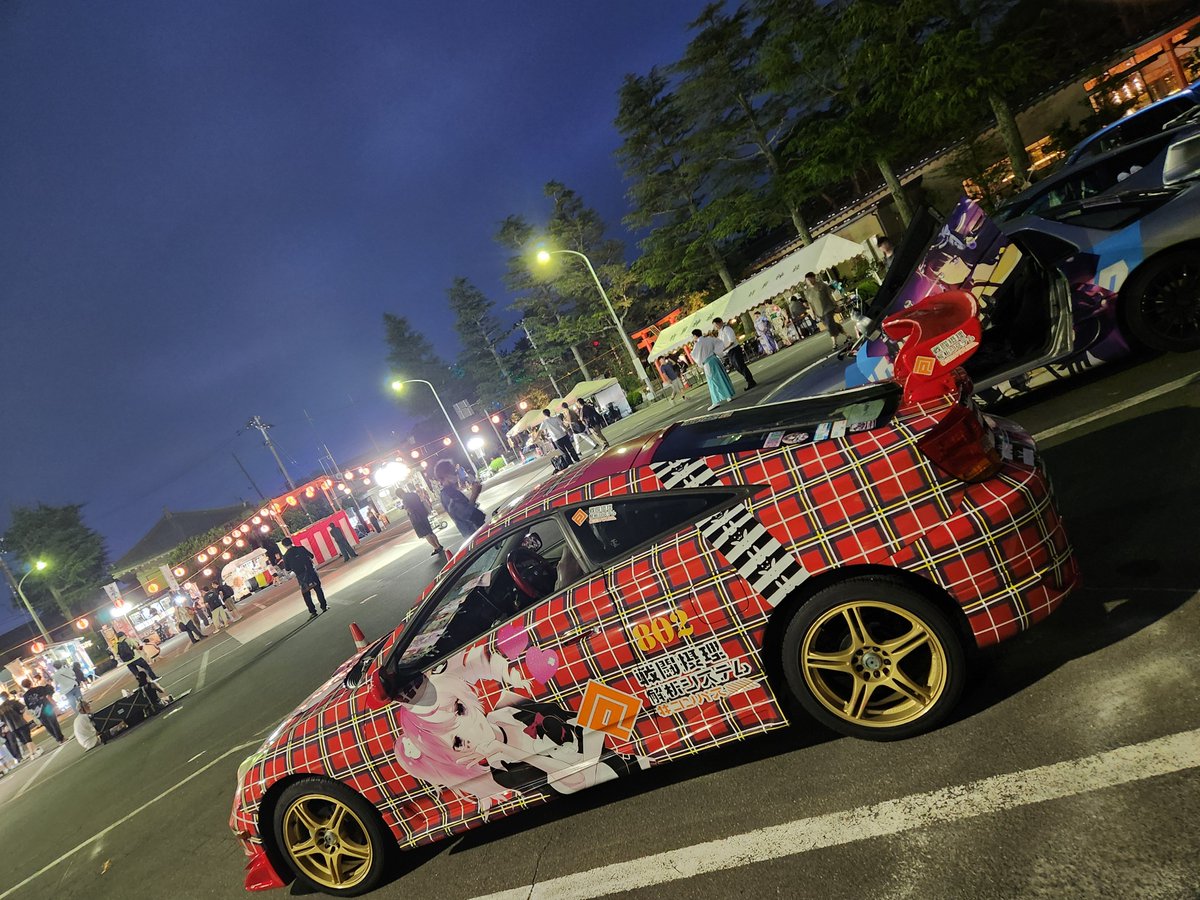 abe61611's tweet photo. 竹駒神社の盆踊りでまさかの痛車展示 https://t.co/YNDr0DByWw