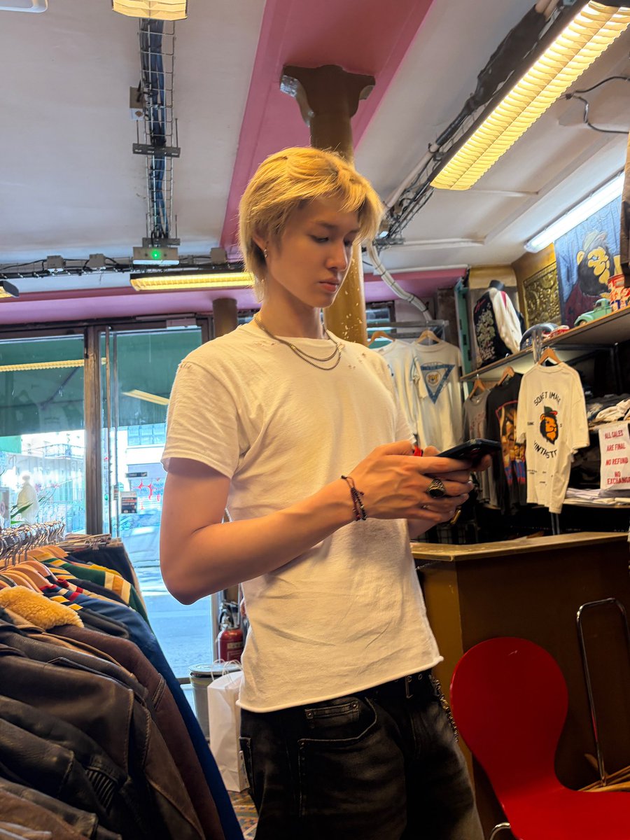 tachiimR's tweet photo. แค่ได้ออกไปใช้ชีวิตกับผู้ชายแบบนี้ กรุก็ไม่ต้องการไรอีกแล้ว เดินรอบเมือง ไปทิ้งเวลาที่ร้านวินเทจ แวะทานข้าวด้วยกัน ไม่ต้องมีกิจกรรมมากมายก็สนุกและแฮปปี้ได้อะ แค่มองหน้าก็พอใจมากแล้วด้วยซ้ำ ถ้าชาติหน้ามีจริง 😭😭😭😭 https://t.co/E5w8XR3UcH