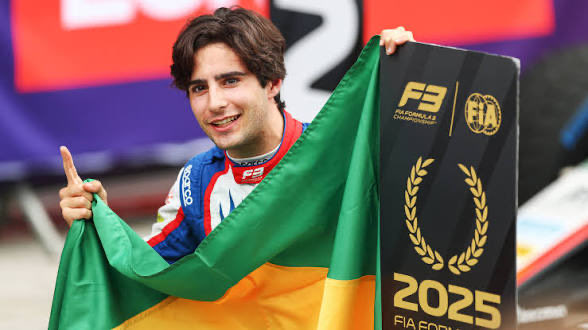 TheCentralf1's tweet photo. Rafael Câmara, en negociaciones con Cadillac para 2027

El entorno del piloto estaría negociando con Cadillac un posible asiento en F1 para 2027.

Cuenta con el apoyo de Ferrari, que podría ser clave para cerrar el acuerdo.

📰 @AUTOSPORT_web 
#F1 https://t.co/ue86NwVpPI
