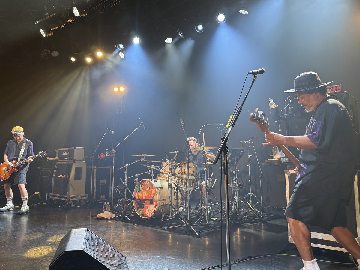 MONGOL800_info's tweet photo. 【etc!!PHOTO!!】
2026.08.08(sat)
香川県・festhalle
ツアーも残り4箇所‼︎
夏の思い出つくりましょ〜🤙🌺
写真をもっと☞☞☞
https://t.co/i5lWW78MfN
🎫etcTOUR新潟公演チケット販売中!!
https://t.co/TJhITywW5L
#etcworks
#エトセトラワークス
#etcTOUR
#MONGOL800
#モンパチ https://t.co/cXSESBKKJ9
