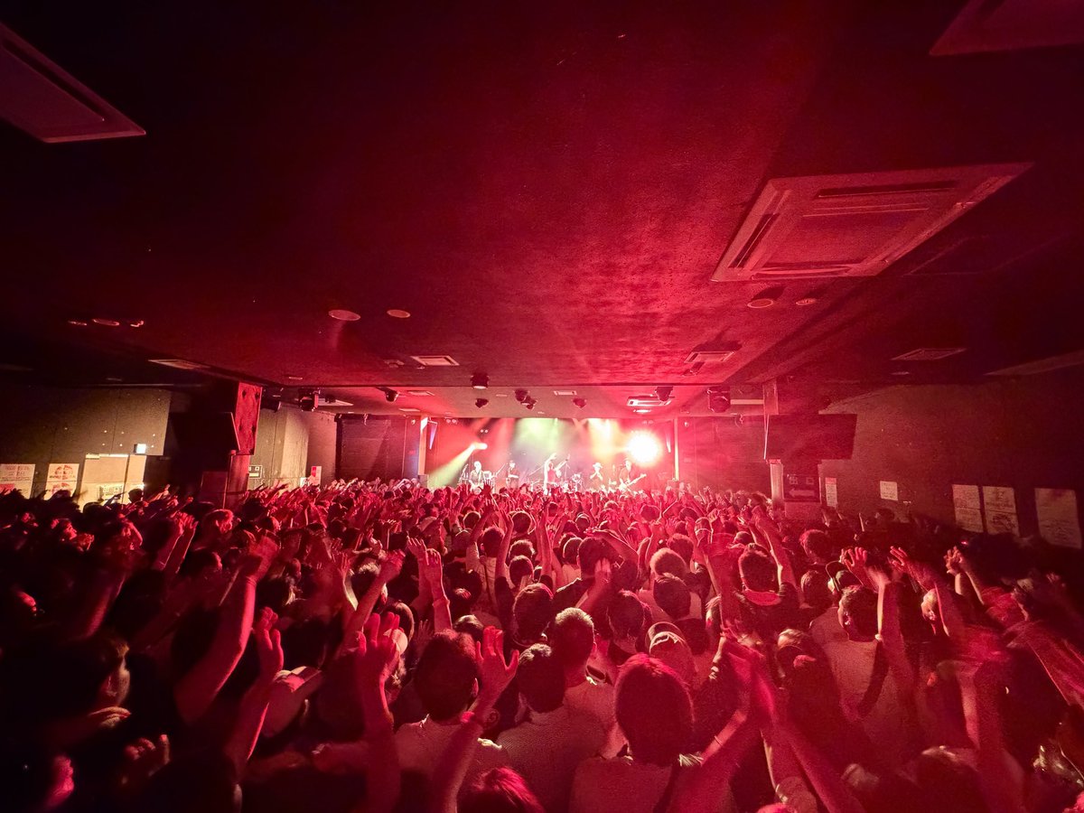 MONGOL800_info's tweet photo. 【etc!!PHOTO!!】
2026.08.08(sat)
香川県・festhalle
ツアーも残り4箇所‼︎
夏の思い出つくりましょ〜🤙🌺
写真をもっと☞☞☞
https://t.co/i5lWW78MfN
🎫etcTOUR新潟公演チケット販売中!!
https://t.co/TJhITywW5L
#etcworks
#エトセトラワークス
#etcTOUR
#MONGOL800
#モンパチ https://t.co/cXSESBKKJ9