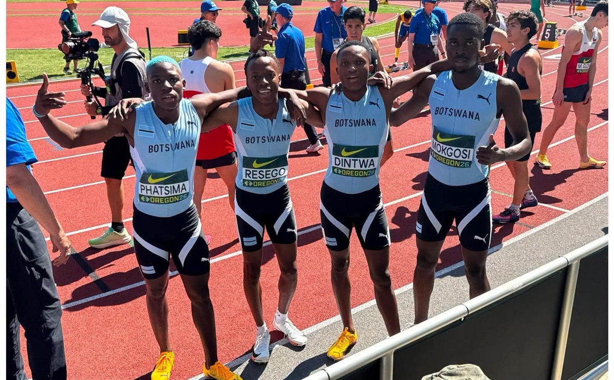 linkiekas's tweet photo. ➡️Through to the FINALS🧑‍🩰✨️ 🇧🇼 Botswana 4×400m relay quartet of Warona Mokgosi, Junior Phatsima, Resego Mabua &amp; Tsaone Dintwa finished No. 1 in their heat👏💫 Whether we make the podium on not this time, let me say the future is bright 🤞so proud🙌 #TeamBotswana #WorldU20 https://t.co/5FS5YPxgGn