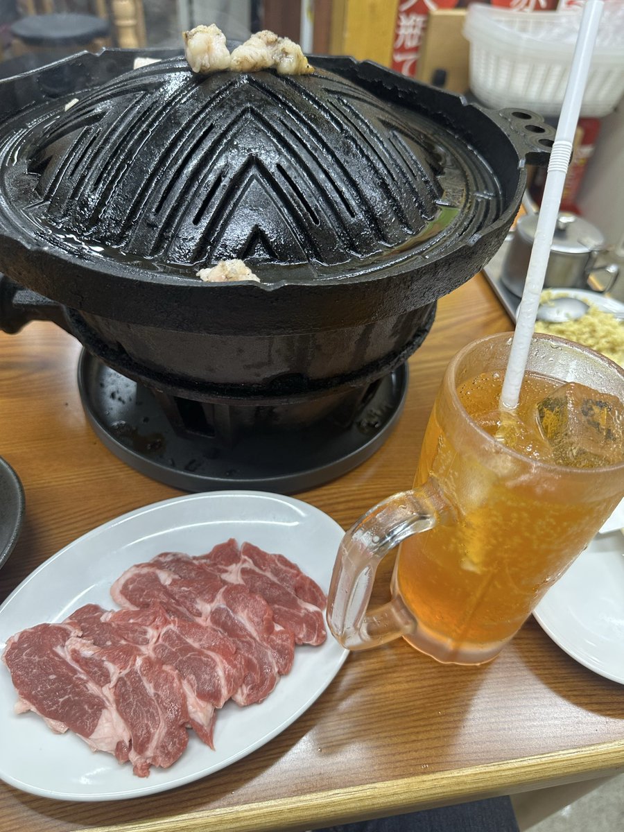 tatsukingr's tweet photo. ここのジンギスカン
めっちゃ美味い！
一切冷凍してないお肉らしい
カツゲンが売り切れてたので
仕方なくリボンナポリン！ https://t.co/xMMWokmfIW