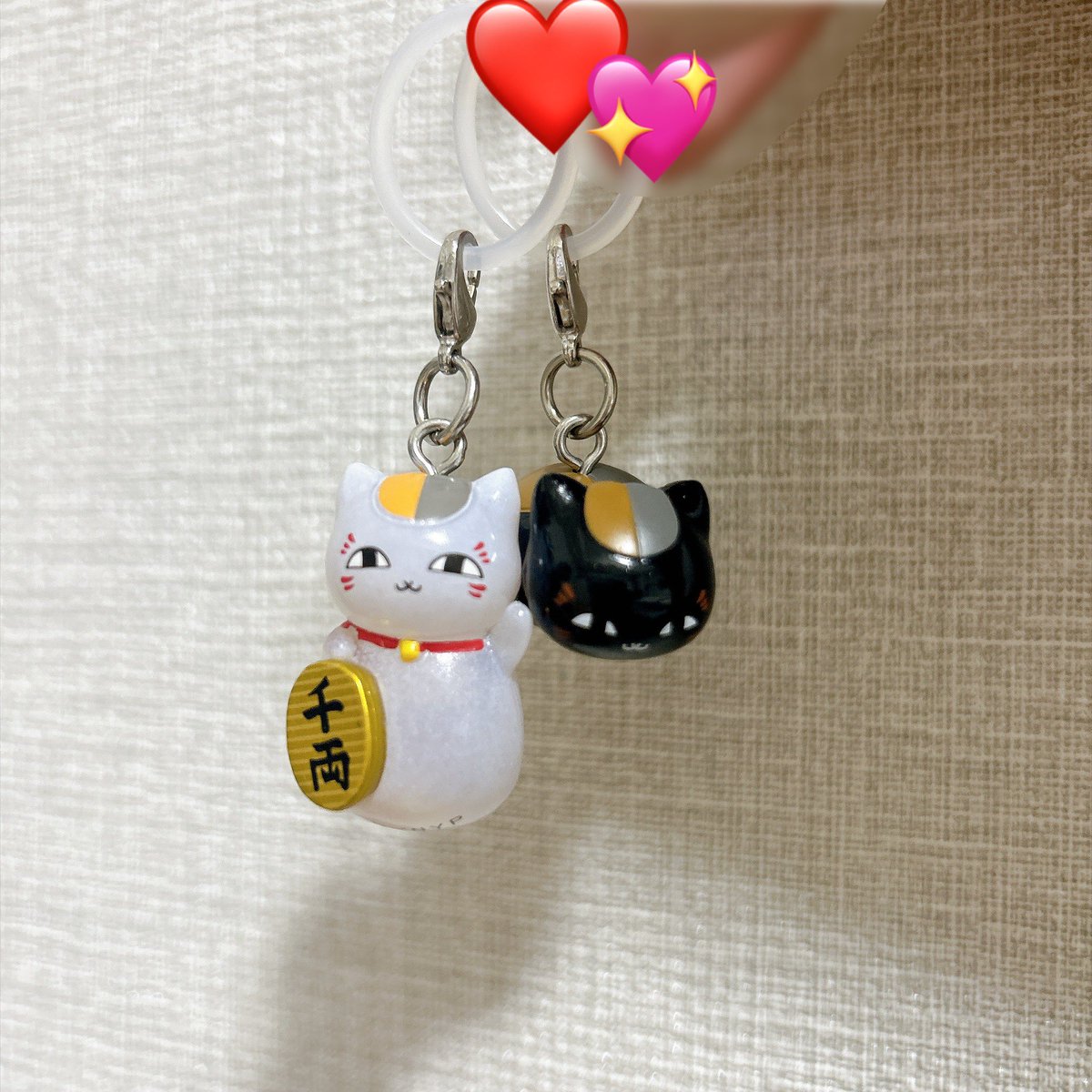 solara115's tweet photo. 学生の頃ハマってたにゃんこ先生のめじるしチャームに出会えたのでお迎え🐱
懐かしい〜可愛い〜♡♡ https://t.co/sPptrAjIK4