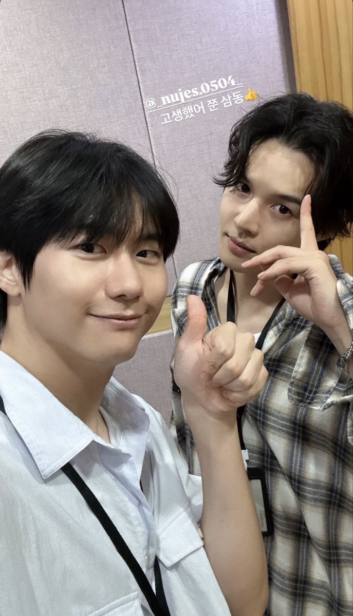 manyong_0317's tweet photo. 동생 첫공 야무지게 챙기러 다녀오심 💙💛
고생해따 쭌삼동 
식삼동도 곧 !! 화이팅 🩷🩷 https://t.co/e6YDr1fzbu