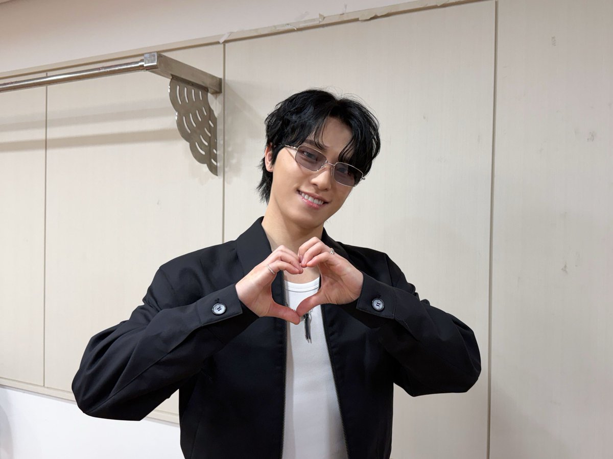 pledis_17's tweet photo. [17’S 디노]
260809 #열린음악회

#피철인 #Picheolin
#DINO #디노
#吉BOARD #길보드 https://t.co/EmDPSFidwy