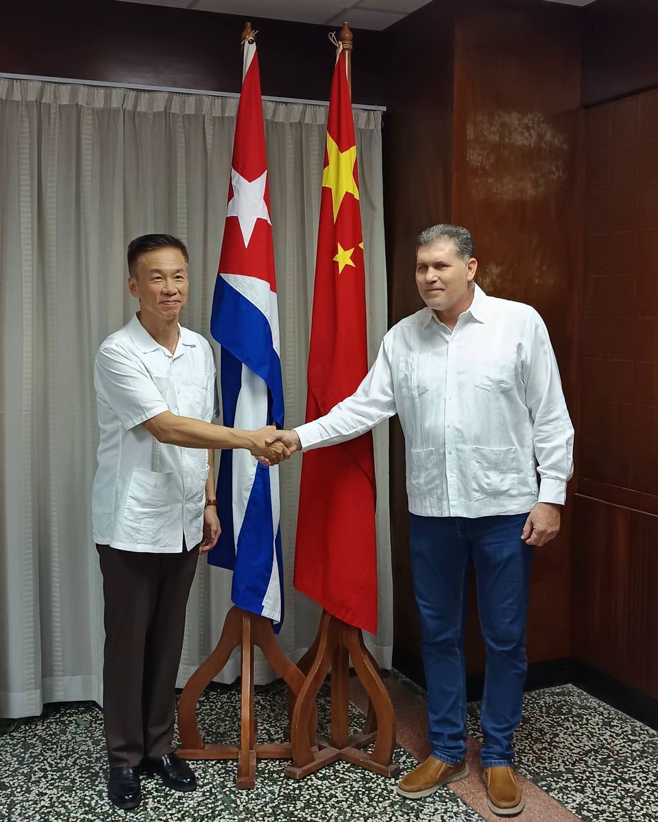 EmbaCubaFrancia's tweet photo. ☀️⚡La Chine fait don à Cuba d’un nouveau lot de 5 000 systèmes photovoltaïques pour l’électrification de logements ruraux isolés et le soutien énergétique de centres vitaux.

Le premier chargement commence à arriver à Cuba. 🇨🇳🤝🇨🇺

Notre gratitude à la Chine pour sa solidarité. https://t.co/LntjADVE3v