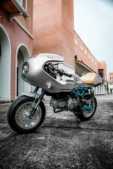 8ftWeekend's tweet photo. MONKEY SMART (125cc) by Note. ドカティの名車ポールスマートのMONKEY125で再現。完成度の高さで話題になっています。GTAXELが総代理店として販売しています。現車もありすぐに納品可能です。お問い合わせはこちら
https://t.co/K0VfjYixeb
#Monkey #paulsmart #Ducati https://t.co/rpxnpIiSom