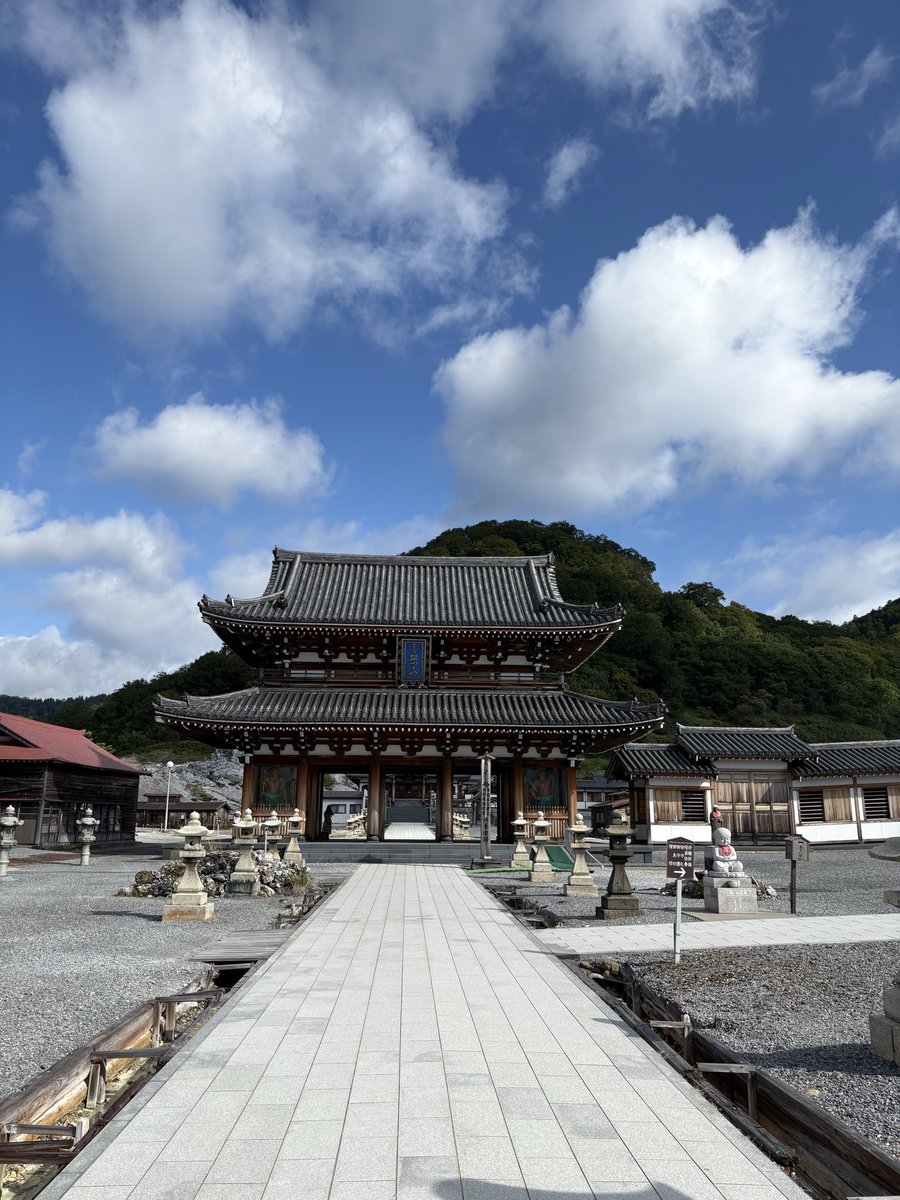 psych_Enjoy's tweet photo. 三途の川は閉鎖されてました！笑
恐山、初めて行った。
景色の綺麗な自然は本当に良かった✨✨✨
何より恐山のお守り最強説と考え、手に入れたお守りがあるのでパワーがみなぎっている気持ちになれた😊
青森県、素晴らしかった✨✨✨ https://t.co/AOKsWlGHMu