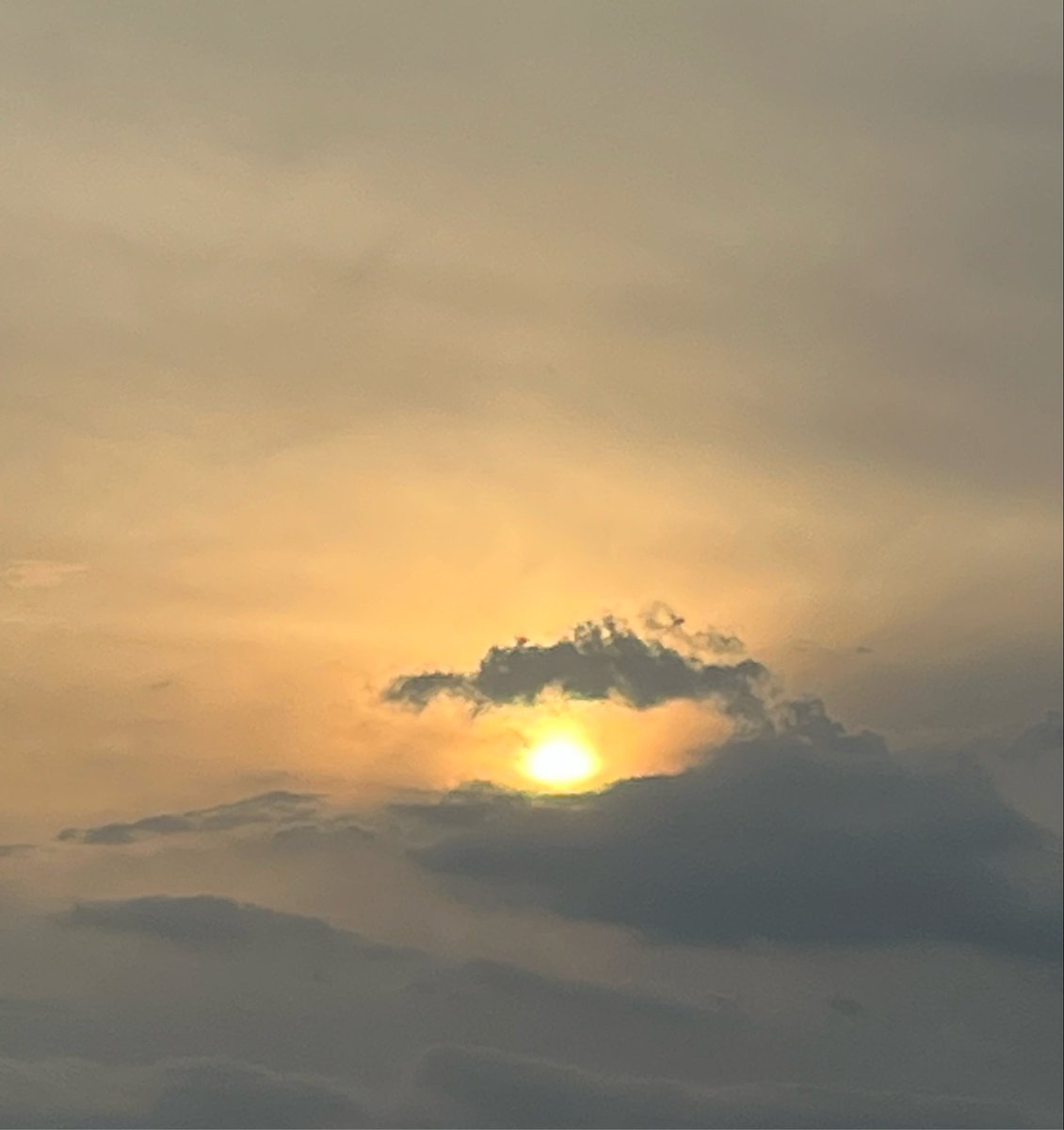 Usagi2139's tweet photo. 夏祭りの帰り道
綺麗だったから撮った
空の写真撮るの好きだったなぁと思い出した https://t.co/Gi11jILOiw