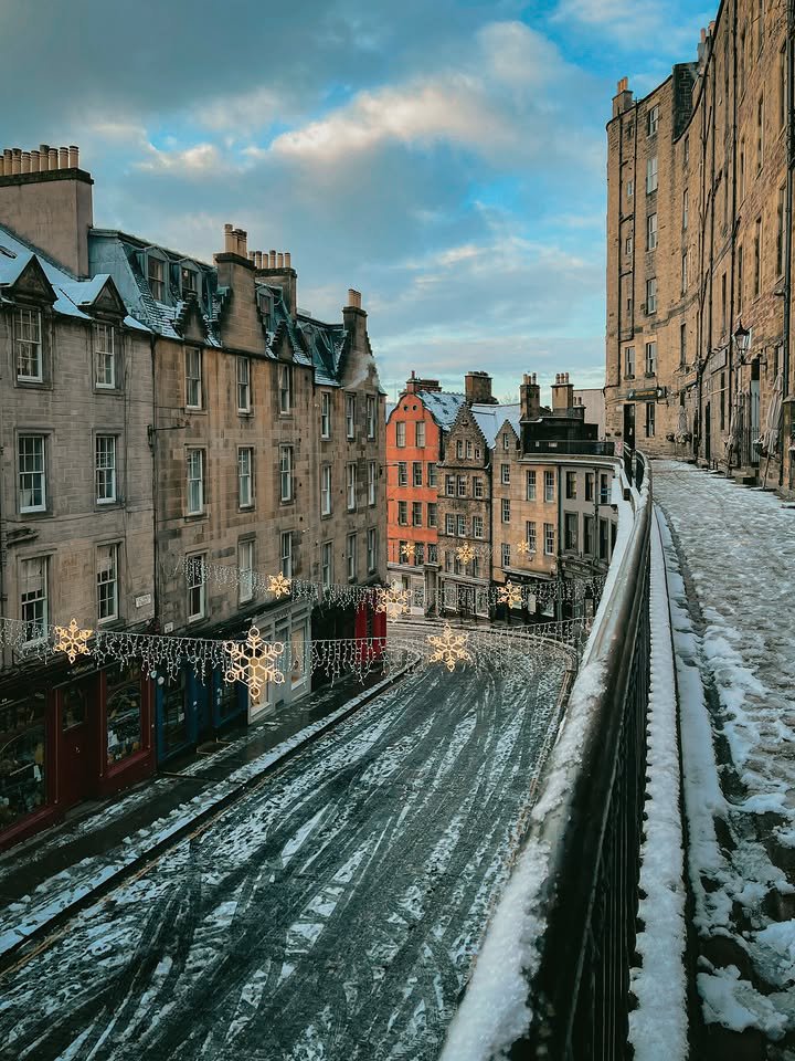 Business660608's tweet photo. Edinburgh Scotland in winter https://t.co/wq3kf7k2tV