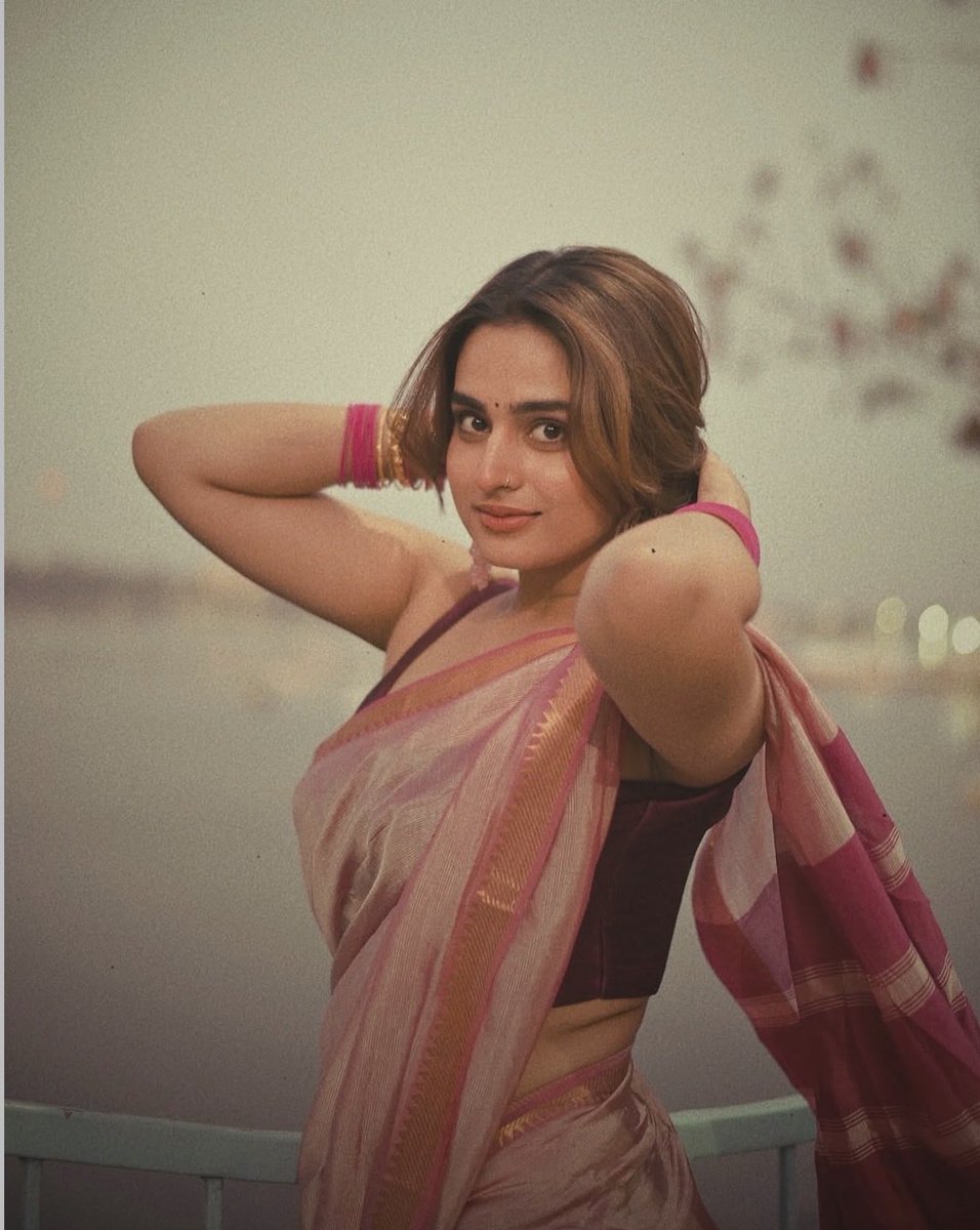 baddiesss0's tweet photo. Which one is hotter and sexier? 🥵

#shehnaazgill.             #ayeshakhan
Retweet.                                  Like https://t.co/emKgCIuihb