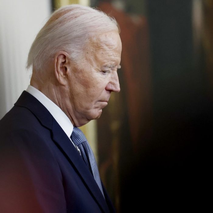 CerfiaFR's tweet photo. 🇺🇸 FLASH | La famille de l’ancien président américain Joe Biden annonce que son cancer s’est aggravé et présente désormais des métastases, la maladie s’étant propagée « dans ses os et au-delà ». https://t.co/zDcW1phL9y
