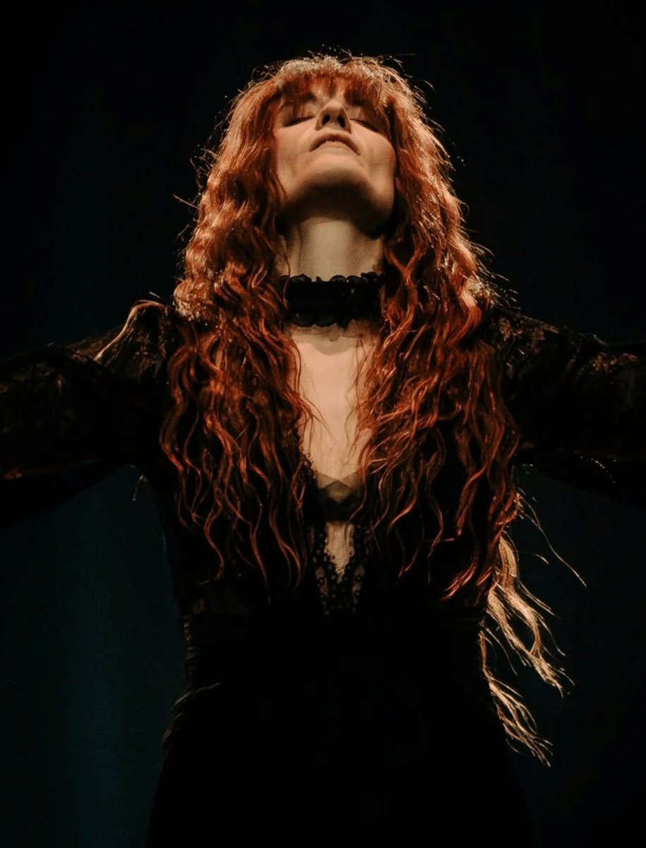 welcharchive's tweet photo. florence welch performing at the kia forum in los angeles. (photo via goldberghourphotos) https://t.co/opO9qFMYf4