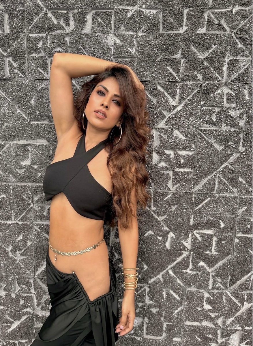 baddiesss0's tweet photo. Which one is hotter and sexier? 🥵

#shehnaazgill.             #niasharma
Retweet.                                  Like https://t.co/zhnhvf6Dbg