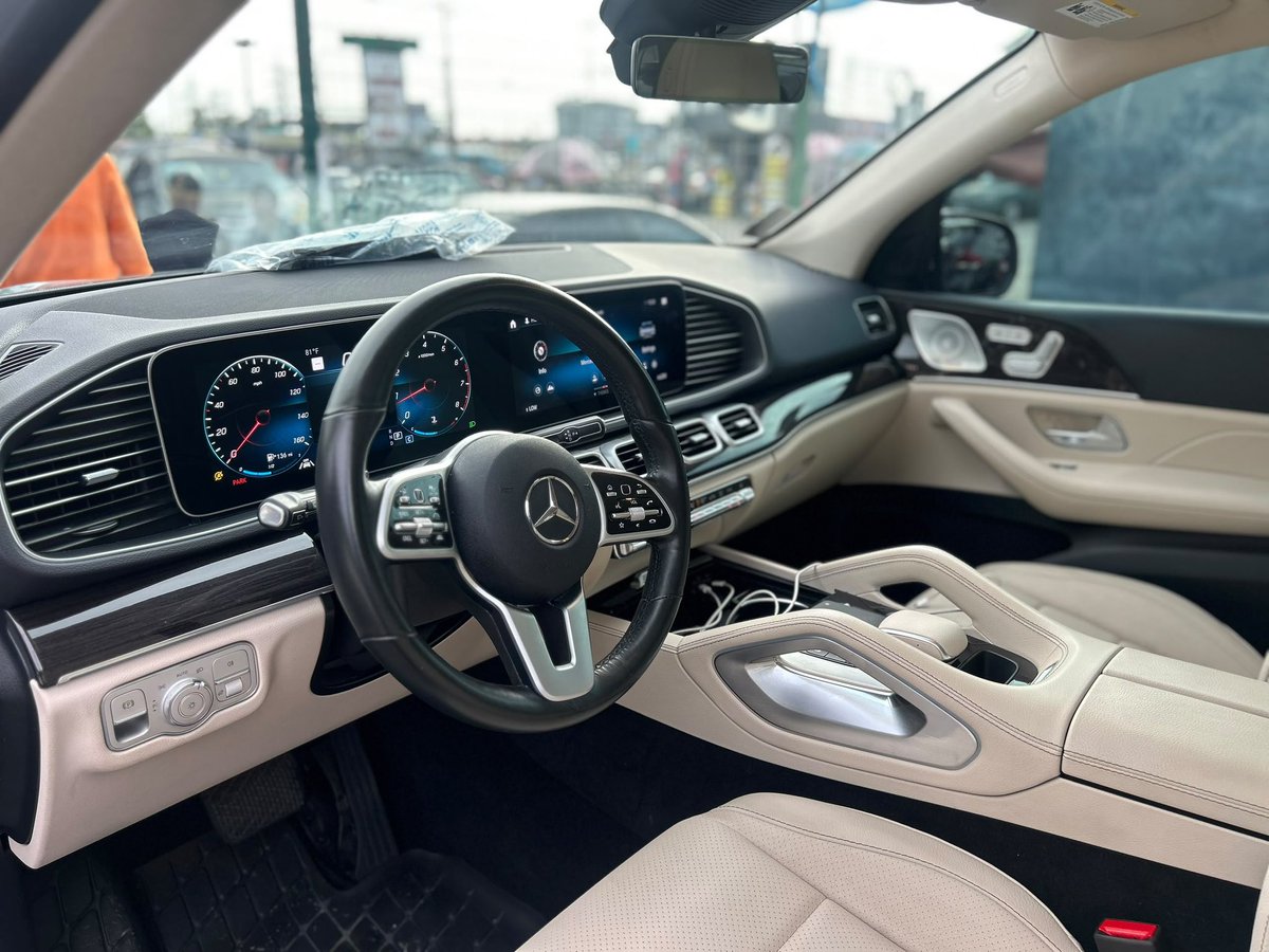 SammieLaolu's tweet photo. I have this Mercedes Benz GLE 350 (2022) for sale. I bought it 5 months ago but don’t have need for it again. I can do N47,000,000 million and if you get me a buyer give you N1,000,000 million. Pristine condition and Completely Accident free. WhatsApp 0818 344 0000 #mercedesbenz #gle350