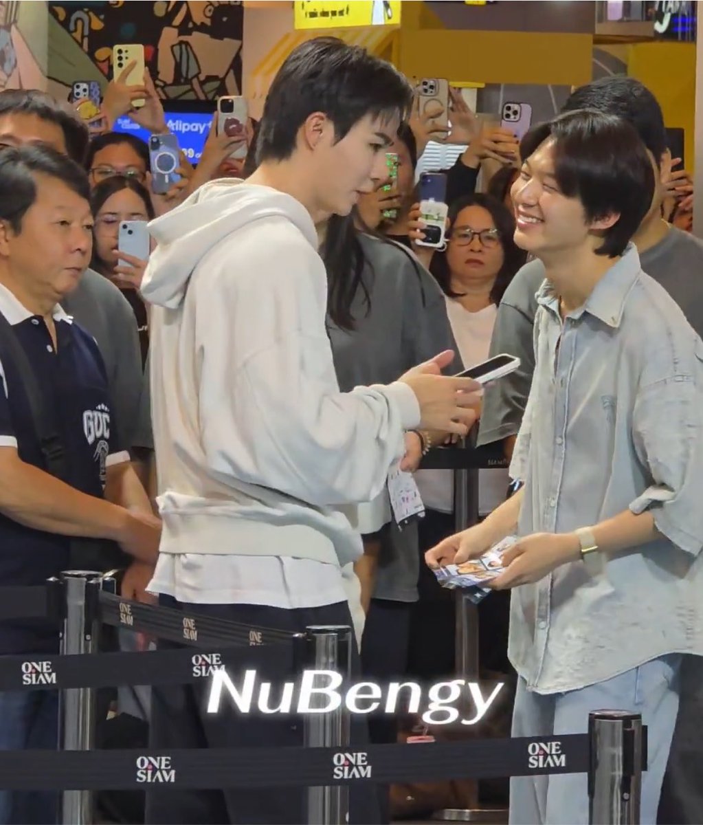urmyshelterr's tweet photo. look at nunew, all smiles and little giggles while looking at zee, he loves him so much 😭🫵🏻 https://t.co/HNhO7UM0Ca