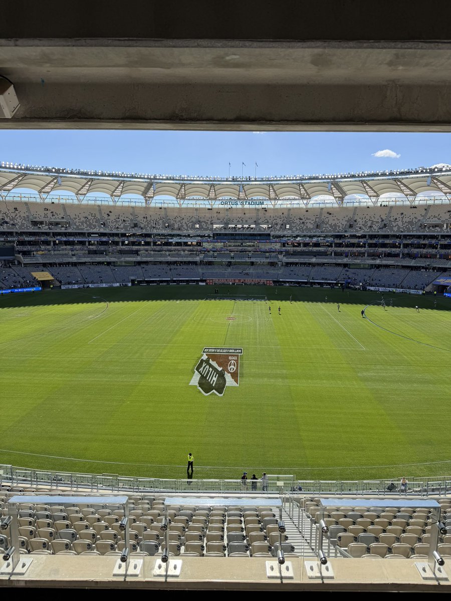 ConkyOCE's tweet photo. Someone at the footy I said I look too young to be married and i’ll be riding that high all week https://t.co/3XxD676o8I
