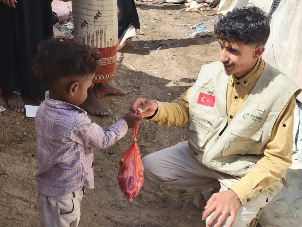 hayratyardim's tweet photo. 🇾🇪 Adak ve Akika Kurban Emanetleriniz İhtiyaç Sahiplerine Ulaştı

Bizlere emanet etmiş olduğunuz adak ve akika kurbanlarını Yemen'de ihtiyaç sahibi ailelere ulaştırdık.

Kurbanlarınızı dünyanın dört bir yanındaki ihtiyaç sahiplerine ulaştırarak iyilik yolculuğumuza ortak olabilirsiniz.

🌐 https://t.co/j9cc1HAKAy