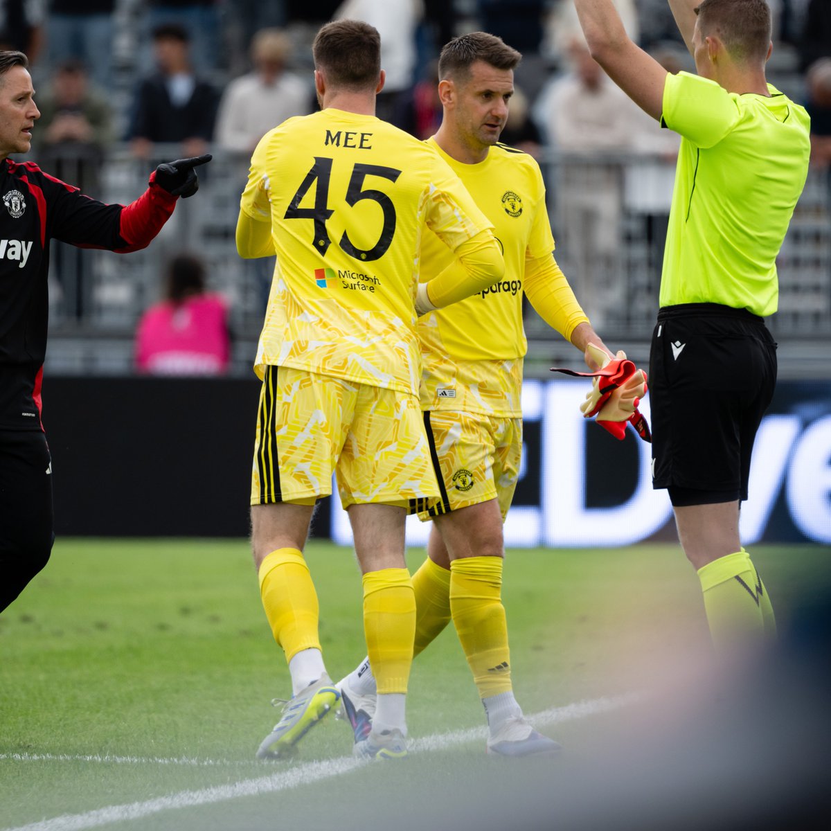 ManUtd's tweet photo. More minutes for Mee 🧤 https://t.co/x8kHvQlG5U
