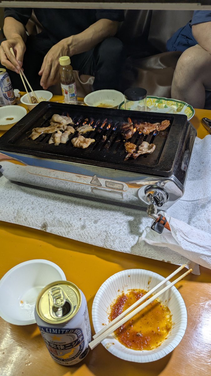hide18013727's tweet photo. もつ焼きとマゴチの刺身で乾杯(🍺•᎑•🍺) https://t.co/3fdKhvfeyz