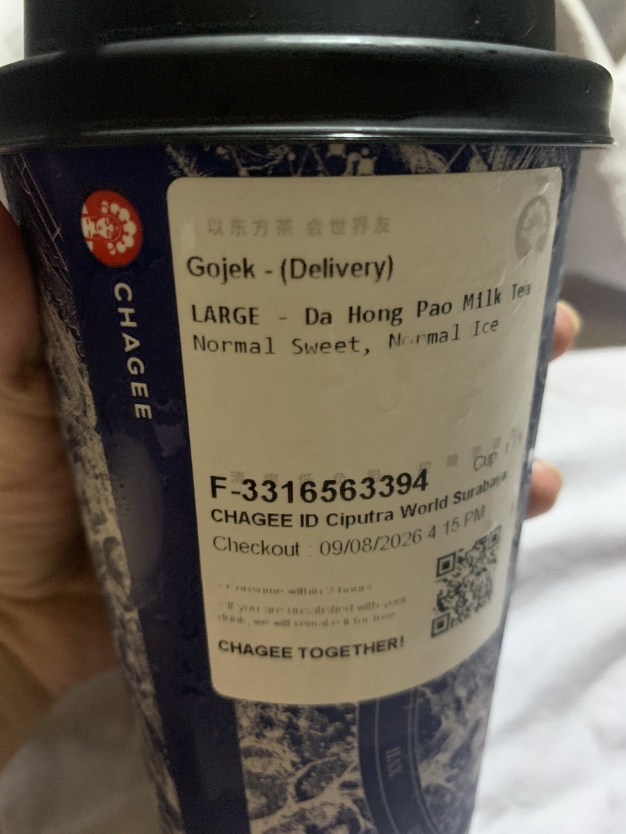 delancyys's tweet photo. jare mbahku lek ngombe milktea koyok wong india. maksut? https://t.co/SDWman1d6q