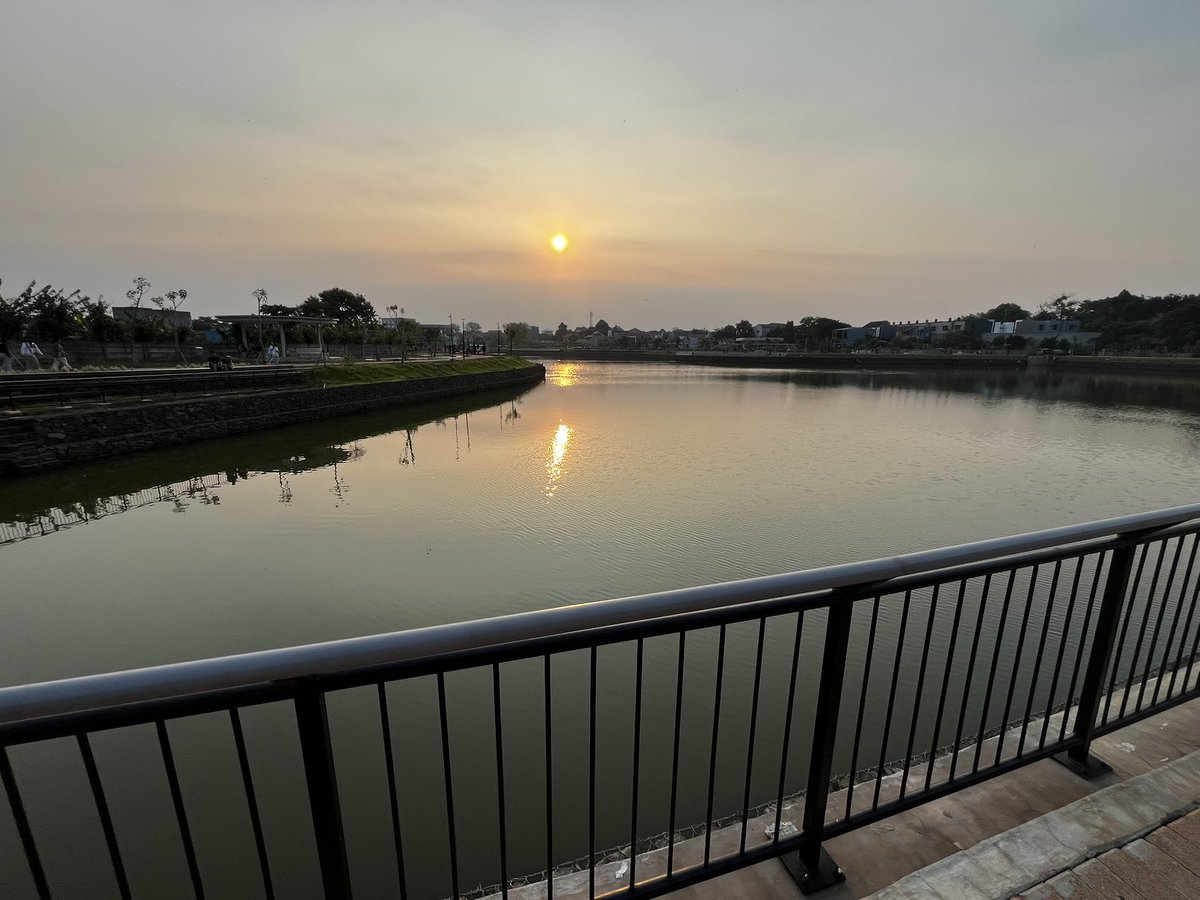 TfJakarta's tweet photo. Masih di Jakarta,
namun bukan taman di pusat kota.

Satu-satunya akses kesini hanya dengan 1 rute mikrotrans + berjalan kaki 1km.

📍Waduk Giri Kencana
^g https://t.co/UPutcQPyuN