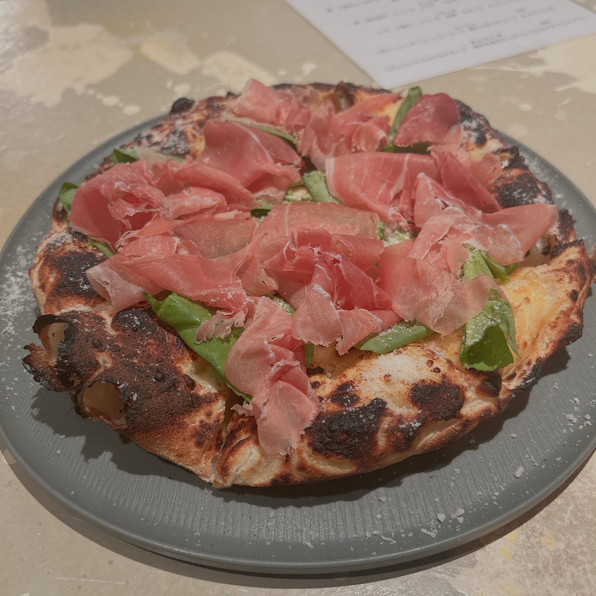 levqpwe's tweet photo. 死ぬほどうまいピザ食った https://t.co/JWgks5bIfN