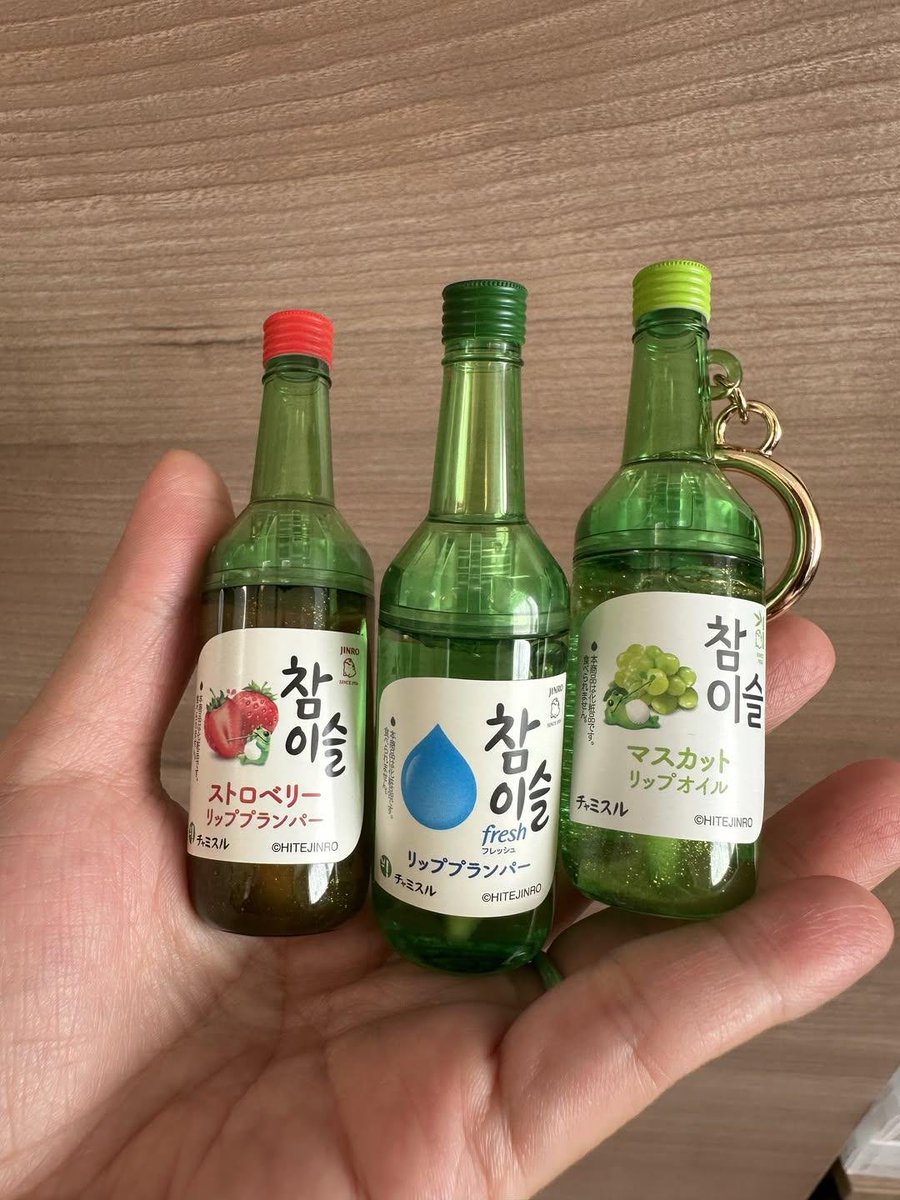 Vthv03's tweet photo. 키링인줄 알았는데 립밤이래 ㅋㅋㅋ

https://t.co/Jie7o87BKw https://t.co/xbzMqE07t4