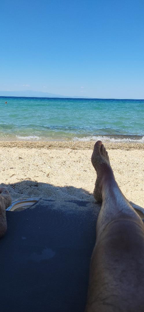 ra_dh210's tweet photo. Από θάλασσα θα σε διαβάσω σήμερα
#beachepisode #beachplease #beachday #summertime #chillday https://t.co/S26QcdjRHp