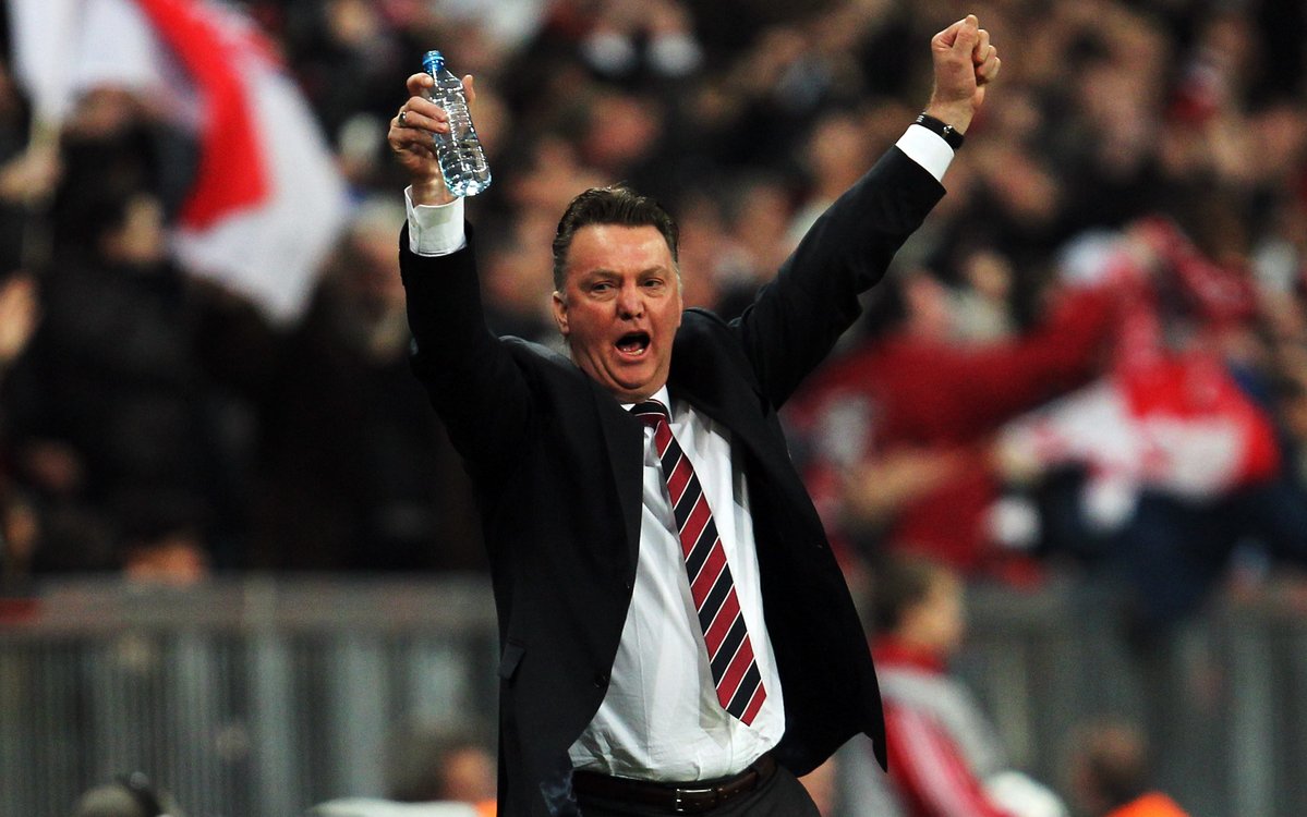 LigadeCampeones's tweet photo. 😍 𝑳𝒆𝒚𝒆𝒏𝒅𝒂 𝒅𝒆 𝒍𝒐𝒔 𝒃𝒂𝒏𝒒𝒖𝒊𝒍𝒍𝒐𝒔 💪

🎈¡Feliz cumpleaños, Louis Van Gaal! 

#UCL https://t.co/ZBi8KM0xdC