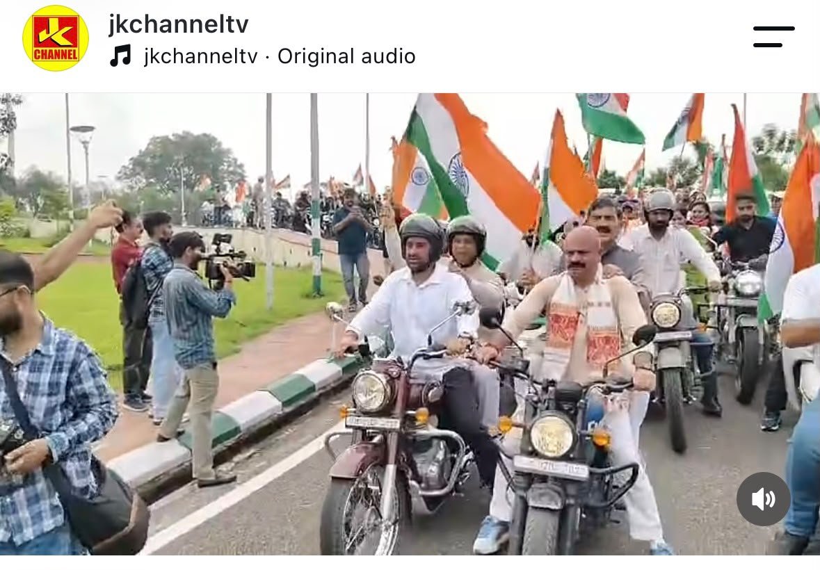 truesAdii's tweet photo. @vishesh_jk @OmarAbdullah
@vishesh_jk If our elected representatives Mp &amp; Mla don’t follow  rules, how can expect orcitizens to follow them? 🤣
Some parties organise Tricolour rallies but fail to follow  rules regulations.Hope Transport Commissioner will take note &amp; respond. 🇮🇳 @narendramodi https://t.co/Fqr7jm7J90