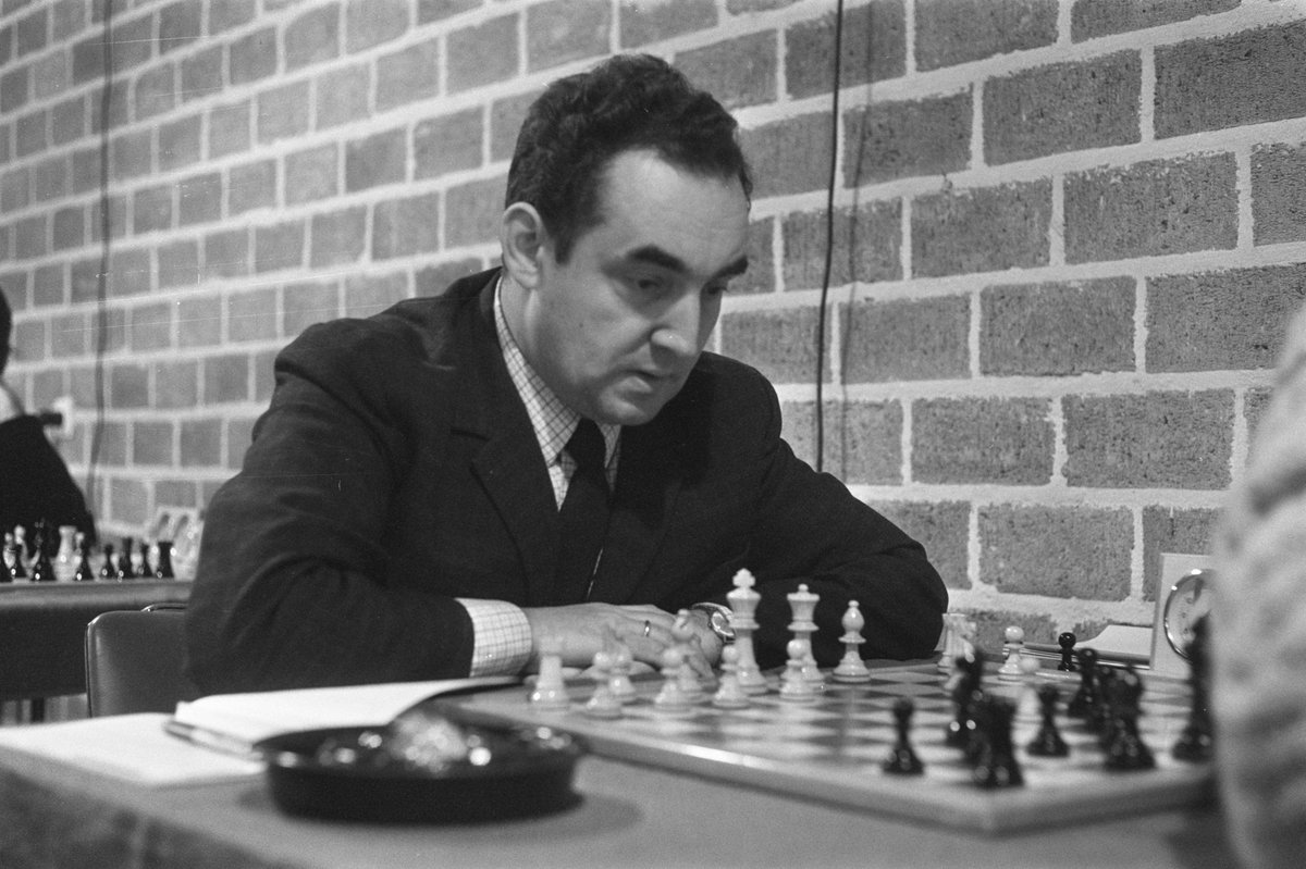 dgriffinchess's tweet photo. Soviet grandmaster Mark Taimanov (1926-2016), pictured in play at Wijk aan Zee 1970. 
(📷: https://t.co/djJ1PufDtO.) #chess https://t.co/srRSNQUelS